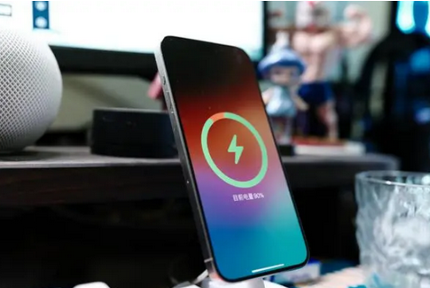 陵水苹果15换屏服务分享用什么充电器给iPhone15充电更好 